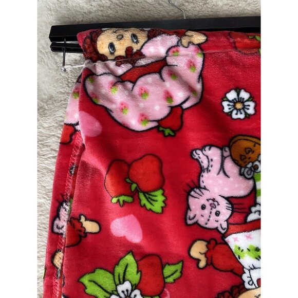 Strawberry Shortcake Custard Cat 50” X 70” Soft Plush Soft Throw Blanket Red NEW - Picture 15 of 16